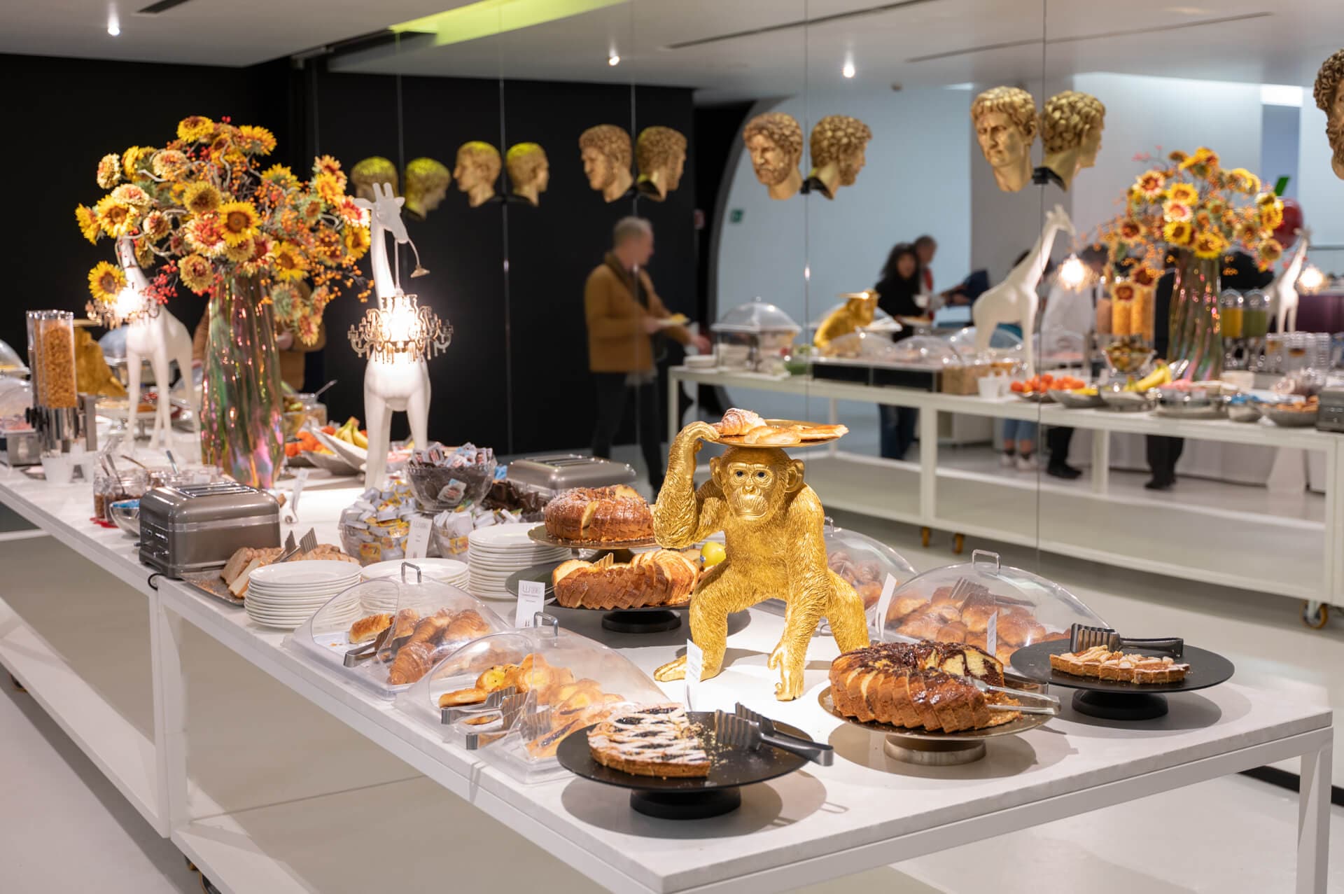 ¡Levántate, disfruta de tu desayuno!<br>Sabroso, rico, internacional