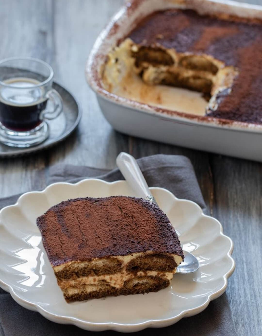 Café, tiramisú y helado