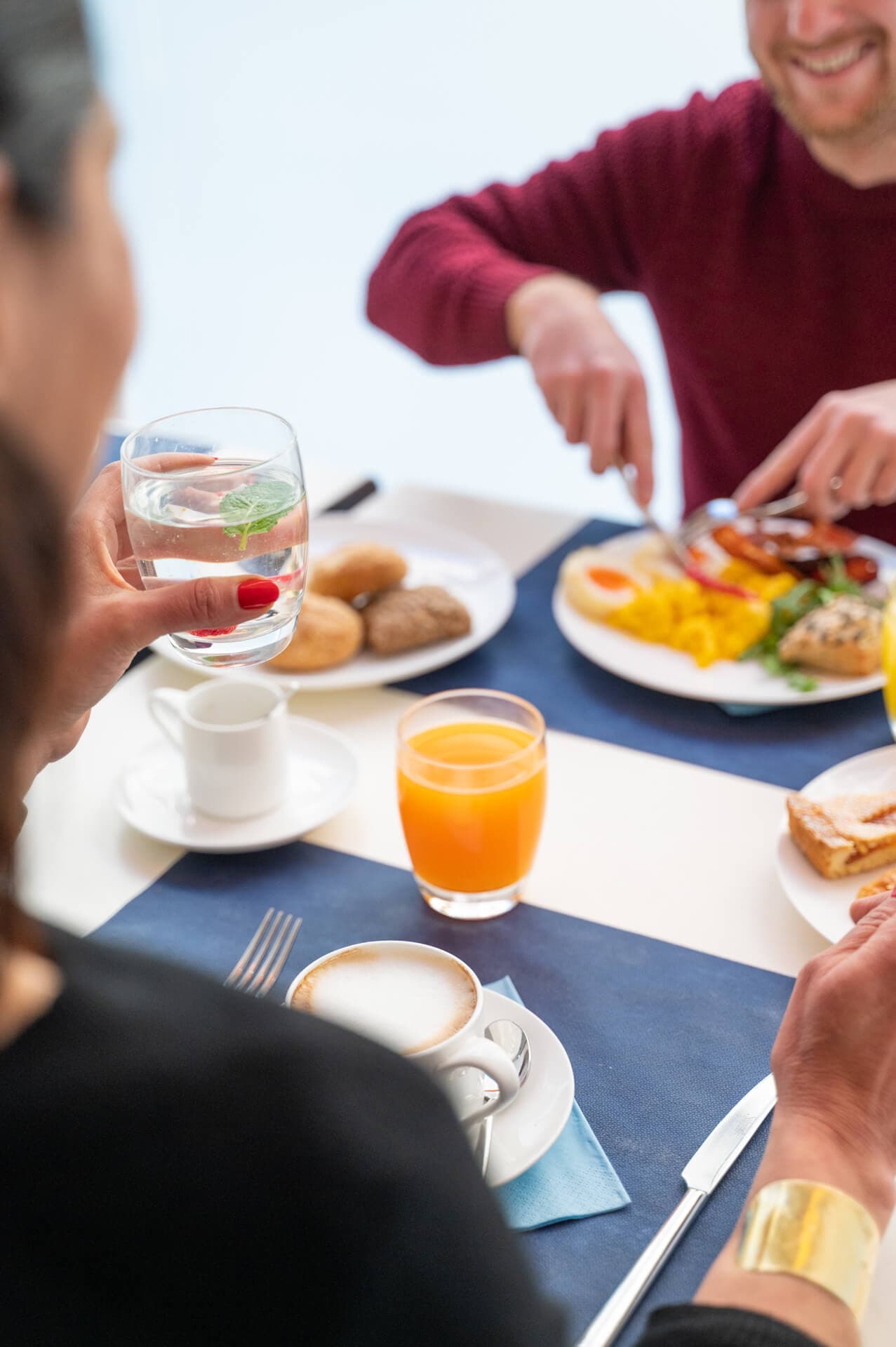 ¡Levántate, disfruta de tu desayuno!<br>Sabroso, rico, internacional